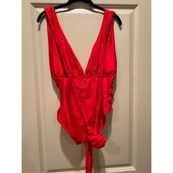 NWT Nicole Miller 1 PC Convertible w Side Ruching Swimsuit in High Risk Red Sz S - Picture 6 of 14